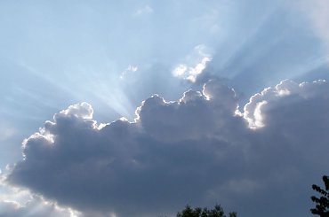 promienie zza chmur. #niebo #chmury #chmura