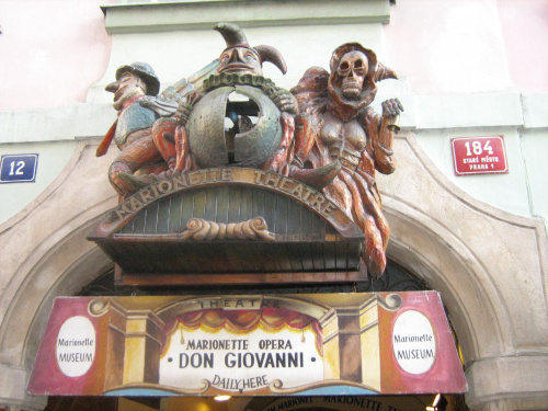 Praga,09 wejście do teatru