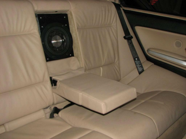 subwoofer w podłokietniku e46