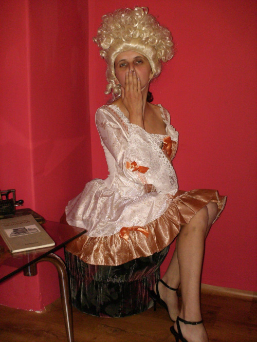 www.kostiumyerotyczne.pl #francuzka #francuzki #MariaAntonina #kostiumy #przebrania #stroje