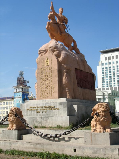Pomnik Czojbalsana - "Stalina mongolskich stepów" #mongolia