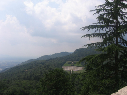 Monte Cassino cmentarz widok z klasztoru