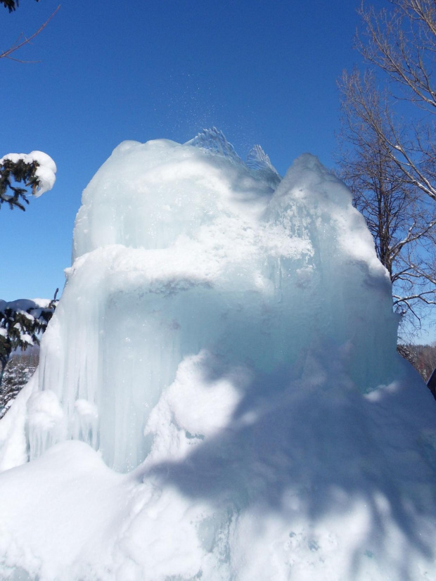 Ten lodowy twór to fontanna w Borowicach ;) #góry #lód #pączki #sople #wiosna #zima