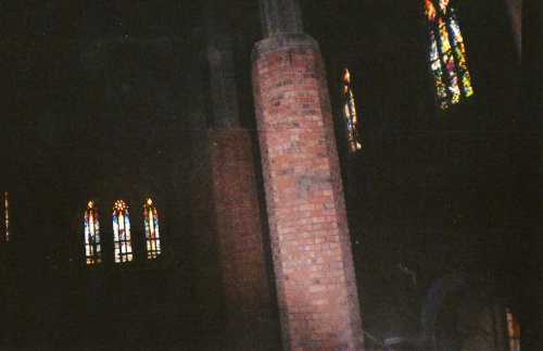Wnętrze katedry Odnowione witraże