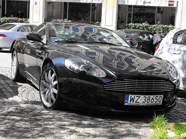 Aston Martin DB9