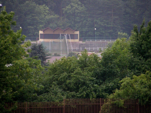 Widok z Kadzielni na stadion treningowy Korony.