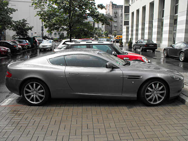 Aston Martin DB9