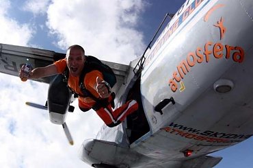 Iwan z Klubu Spadochronowego Atmosfera w Przasnyszu #SkokiSpadochronowe #spadochroniarstwo #przasnysz #KlubSpadochronowyAtmosfera #spadochroniarze #SkokZeSpadochronem #SkokNaSpadochronie #adrenalina #SportyEkstremalne #SkokZSamolotu