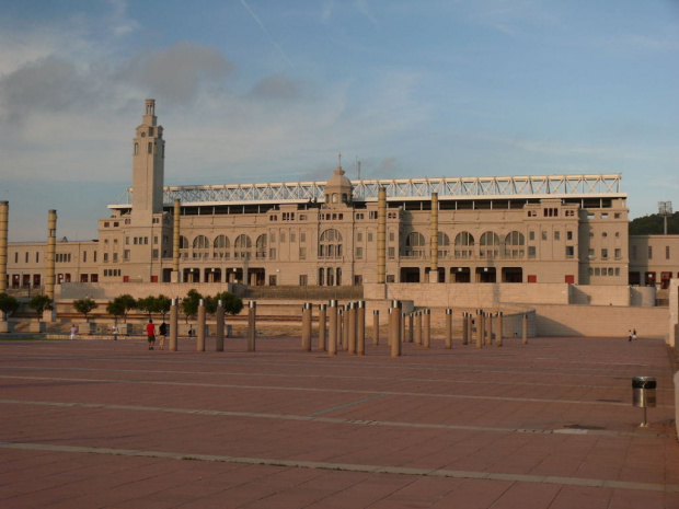Anella Olímpica ("Pierścień Olimpijski") - budynki takie jak Institut Nacional d'Educació Física de Catalunya (centrum teorii sportu), Piscines Bernat Picornell (basen olimpijski) #CostaBrava