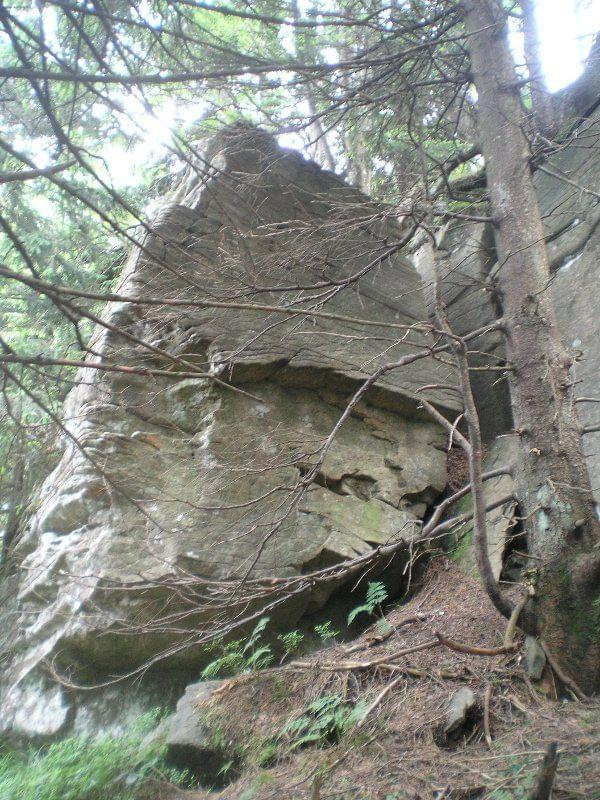 Gorce - jedna z wychodni skalnych na północnych stokach Kudłonia #głry #gorce #beskidy