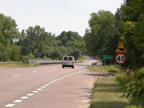 Przepęd bydła - najwyraźniej trwa całą dobę, bo trzeba zwolnić do 40km/h niezależnie od pory dnia. Chociaż ja na zdjęciu żadnego bydła i innej trzody chlewnej nie widzę :p