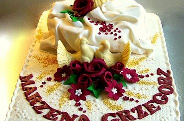 Weselny... #tort #wesele #gołębie #ParaMłoda #ekri #bordo