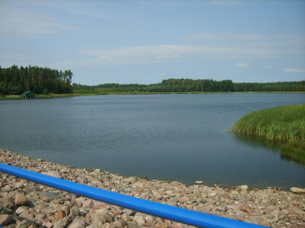 Widok z tamy na jezioro w Jeżewie