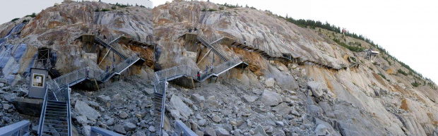 Schody prowadzące do lodowca Mer de Glace - okolice Chamonix