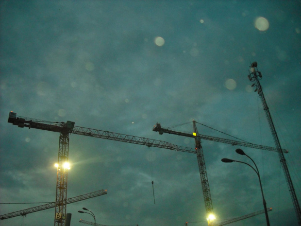 #Warszawa #dźwigi #budowa #wieczór #światła