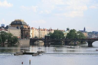 Praga - Wełtawa i widok na Narodne Diwadlo