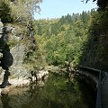 Najładniejsze miejsce Riegrovej Stezky mostek przypięty do skał #Czechy #RiegrovaStezka #turystyka