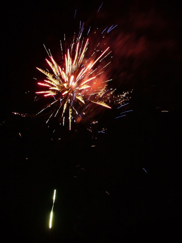 Besko 2010 - powitanie Nowego Roku k. Urzędu Gminy #Besko #fajerwerki #SztuczneOgnie