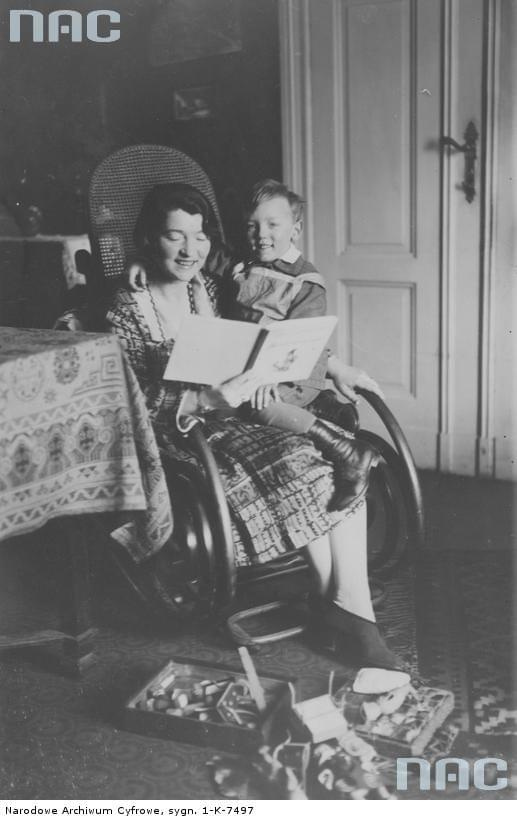 Janina Biesiadecka ze swoim 3 letnim synkiem_1927 r.