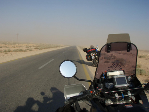 Droga przez pustynię do Palmiry #podróże #motoryzacja #AfricaTwin #BliskiWschód