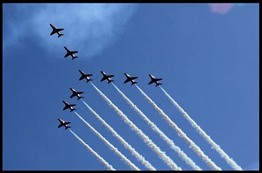 #airshow #air #show #radom #PokazyLotnicze #pokaz #lotnictwo #samoloty #samolot #niebo #chmury #red #arrows #RedArrows