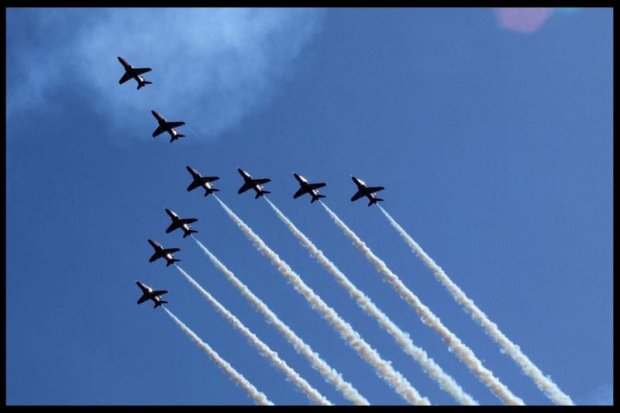 #airshow #air #show #radom #PokazyLotnicze #pokaz #lotnictwo #samoloty #samolot #niebo #chmury #red #arrows #RedArrows