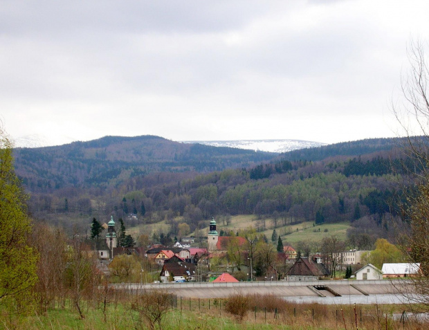 Dzisiaj byłam w Karkonoszach.Rzut oka na zaśnieżone jeszcze szczyty tych pięknych gór.