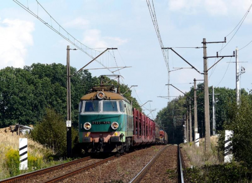 ET22-426 z bruttem zaraz zjedzie na łącznicę kierując się w stronę Poznania. podg. Stary Staw. 21.08.08r.