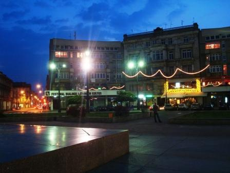 Pl. Wolności bei Nacht