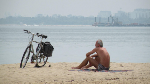 człowiek rower i morze .... #morze #plaża #woda #człowiek #dziadek #rower