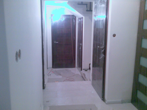 W domu pojawiły się drzwi wewnętrzne (pełne np. do garażu, z dwoma szybkami do łazienki, z 6 szybkami do pokojów) - październik 2010