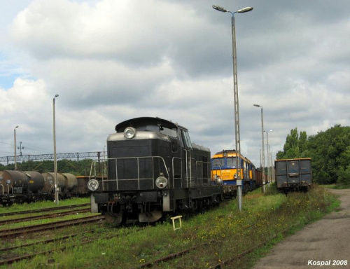 25.08.2008 SM42-2664 własność spółki CTL stoi na bocznym torze na KoB w nowych czarnych barwach CTL.