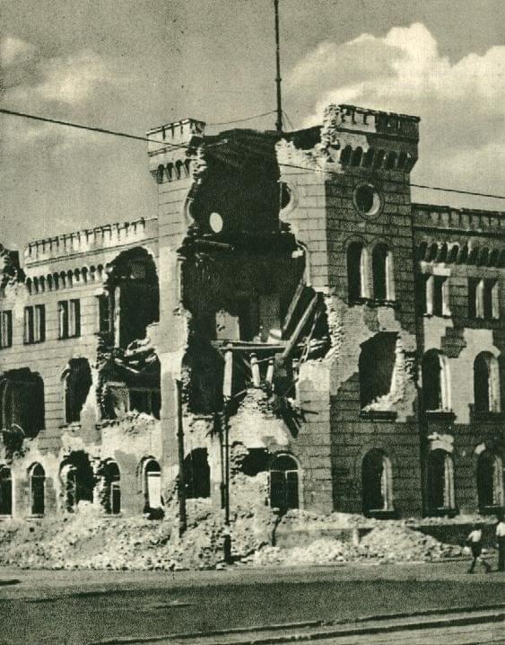 Poznań_Gmach Komitetu Wojewódzkiego Polskiej Zjednoczonej Partii Robotniczej 1945 r.