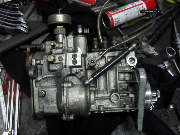 pompa wtryskowa i obudowa filtra oleju #w201 #om601 #vito #turbo #diesel #mercedes