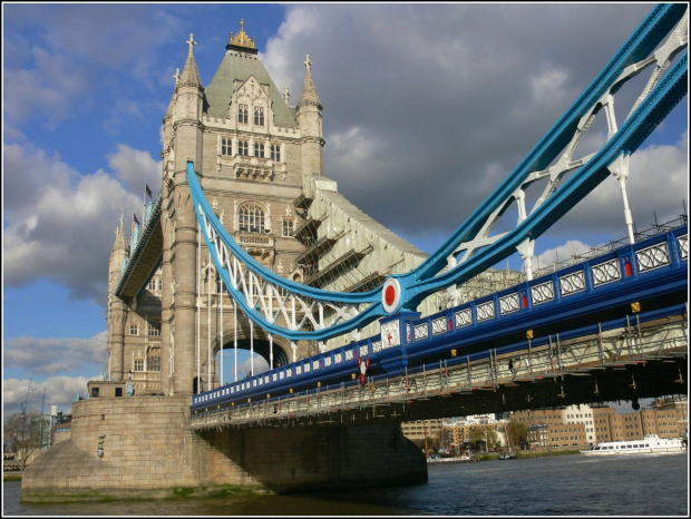 Tower Bridge na Tamizie. Londyn