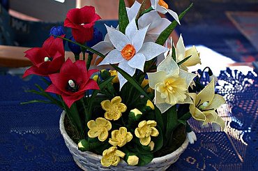 Wiosenny ogródek #bibuła #dekoracje #hobby #KompozycjeKwiatowe #krepina #KwiatyZBibuły #MojePrace #pomysły #RobótkiRęczne