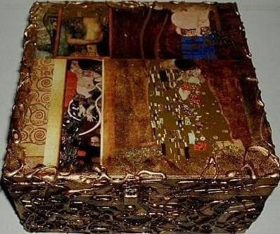 Skrzynka , szkatułka z 4 przegródkami, zdobiona motywami obrazów Gustava klimta
