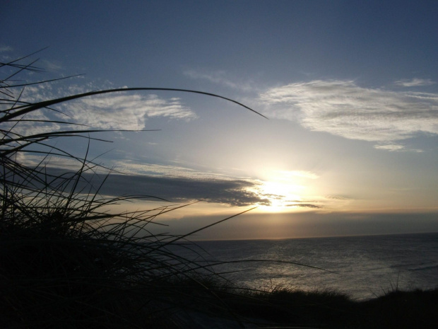 Słoneczko powoli chowa się w Morzu Północnym...
Dania,Klegod,widok z wydm.