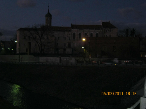 zamek w nocy