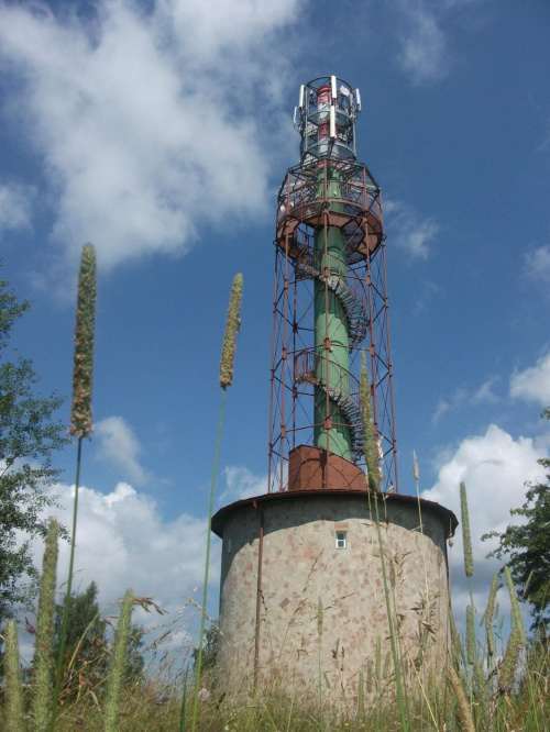 Wieża widokowa Nisanka w miejscowości Nová Ves nad Nisou jest wieżą widokową kombinowaną z wieżą telekomunikacyjną.
Została wybudowana w latach 2005-6 a otwarta na wiosnę 2007 r. Wieżę widokową tworzy stalowy tubus owinięty schodami z cylindryczną kons...
